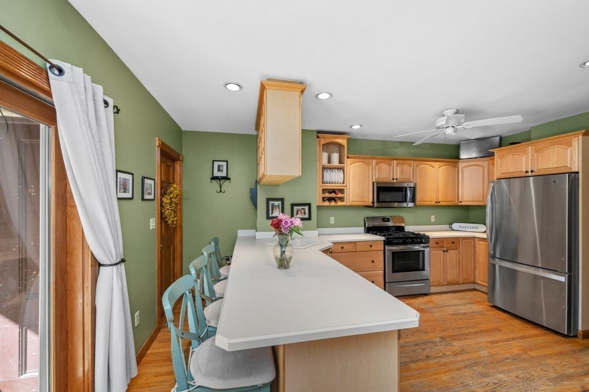 3 Family at 683 East 5th St, Boston MA 02127, Boston, photo 2 of 33