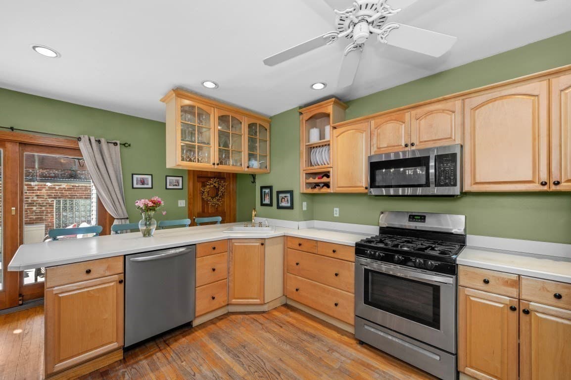 3 Family at 683 East 5th St, Boston MA 02127, Boston, photo 3 of 33