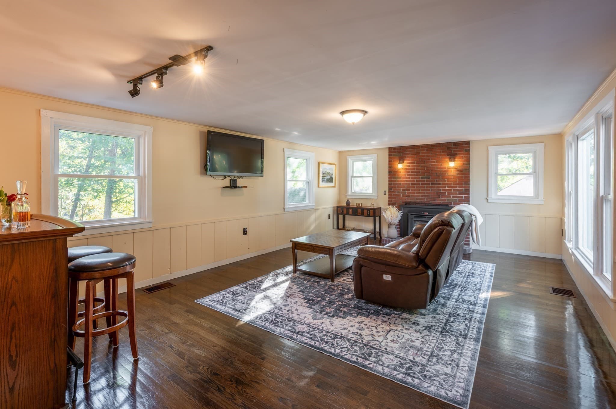 Single Family Residence at 11 Youngs Rd, Gloucester MA 01930, Gloucester, photo 6 of 32