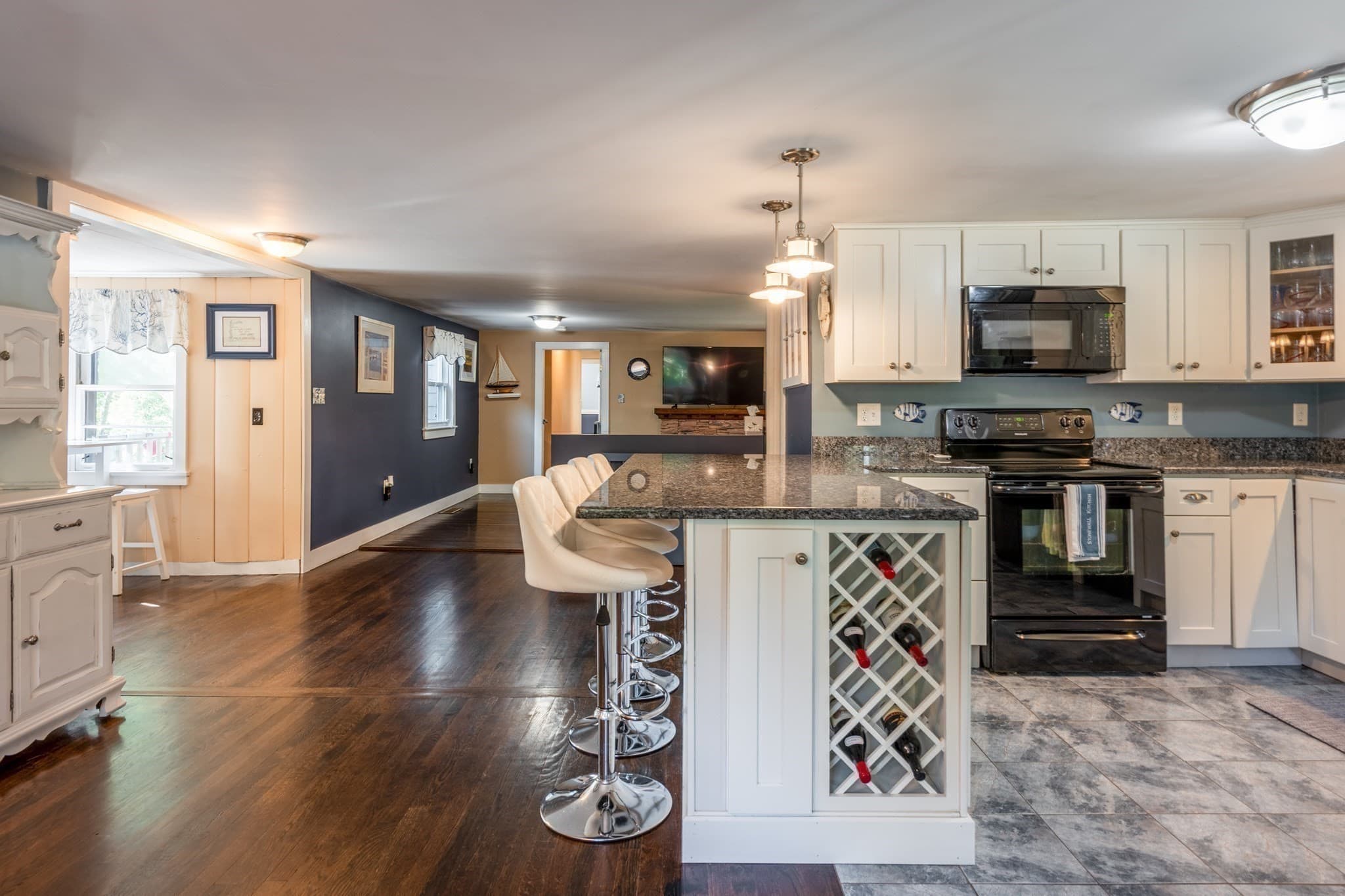 Single Family Residence at 11 Youngs Rd, Gloucester MA 01930, Gloucester, photo 12 of 32