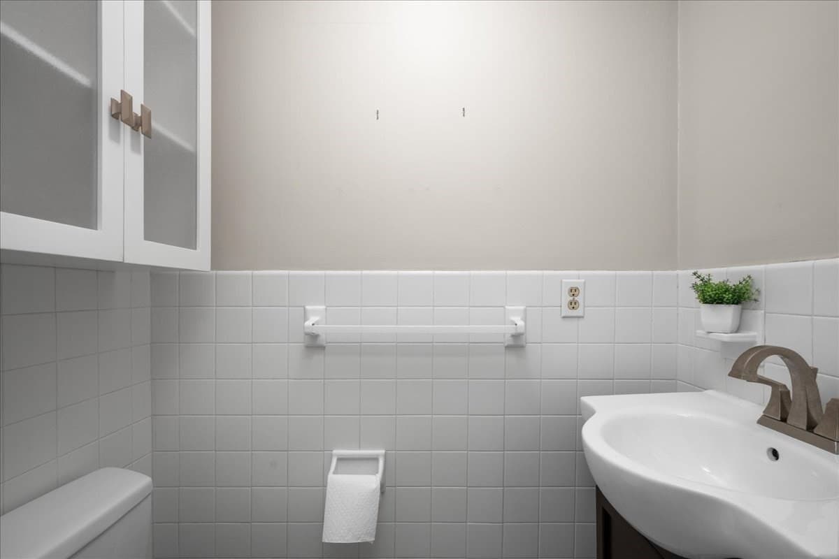 Single Family Residence at 22 Vassar St, Worcester MA 01602, Worcester, photo 17 of 41