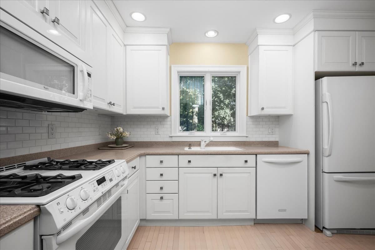 Single Family Residence at 22 Vassar St, Worcester MA 01602, Worcester, photo 12 of 41