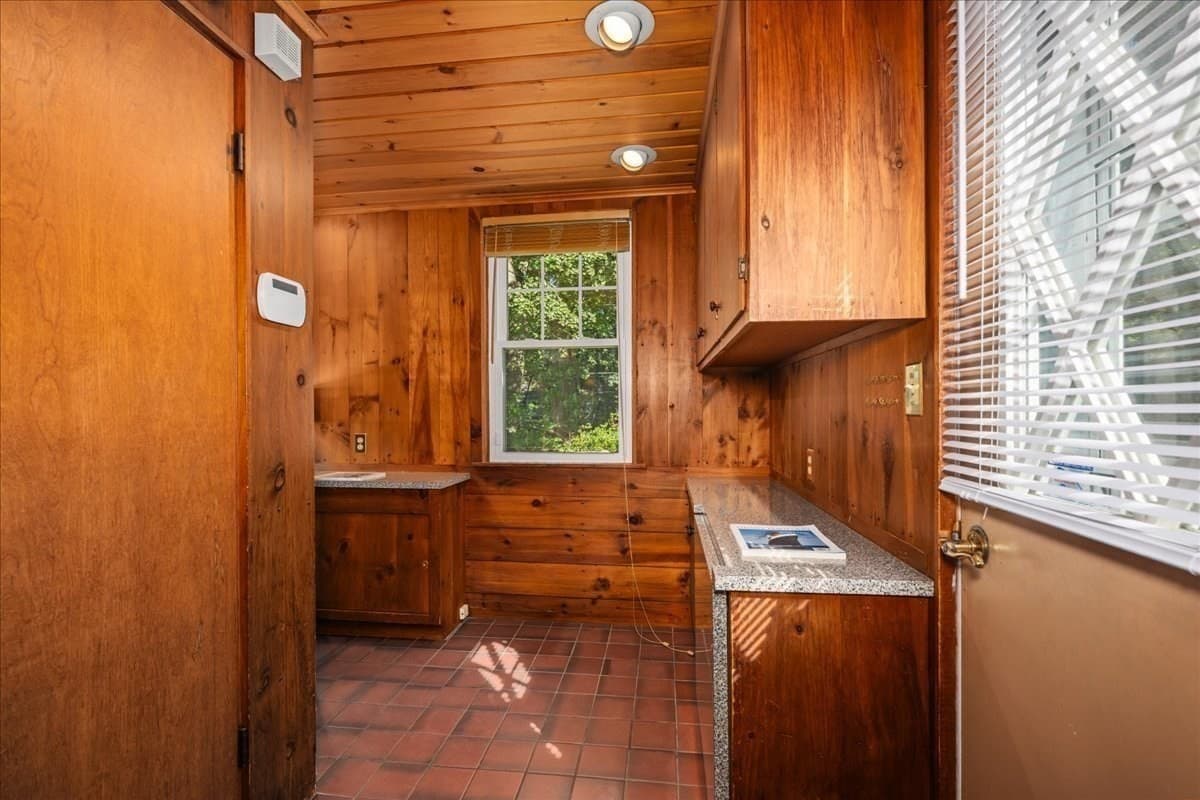 Single Family Residence at 22 Vassar St, Worcester MA 01602, Worcester, photo 19 of 41