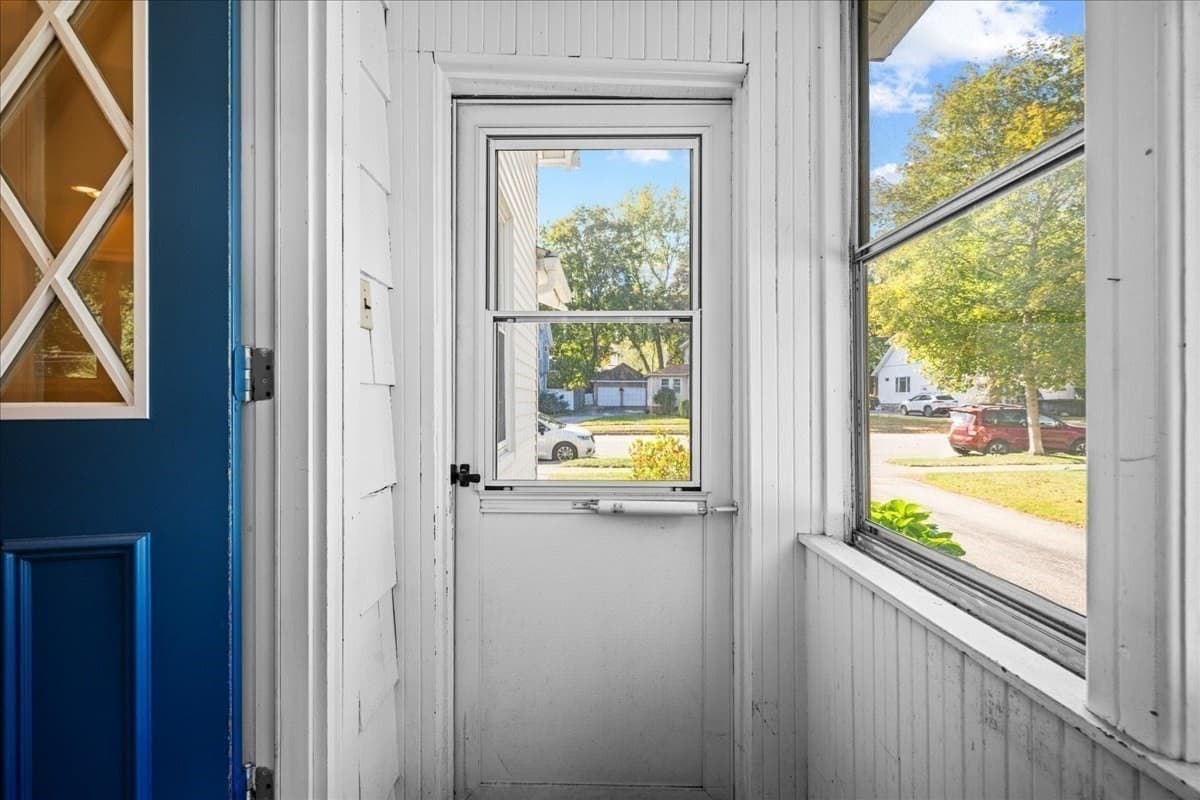 Single Family Residence at 22 Vassar St, Worcester MA 01602, Worcester, photo 31 of 41