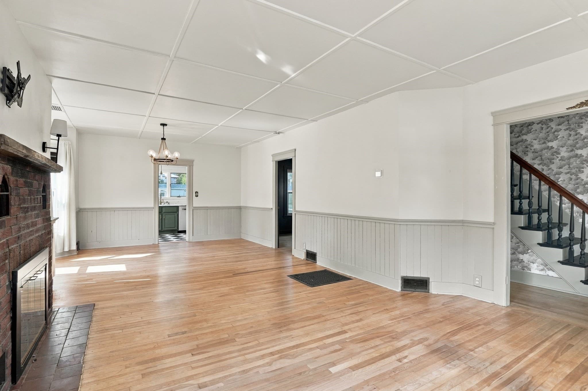Single Family Residence at 8 Agate Avenue, Worcester MA 01604, Worcester, photo 7 of 25