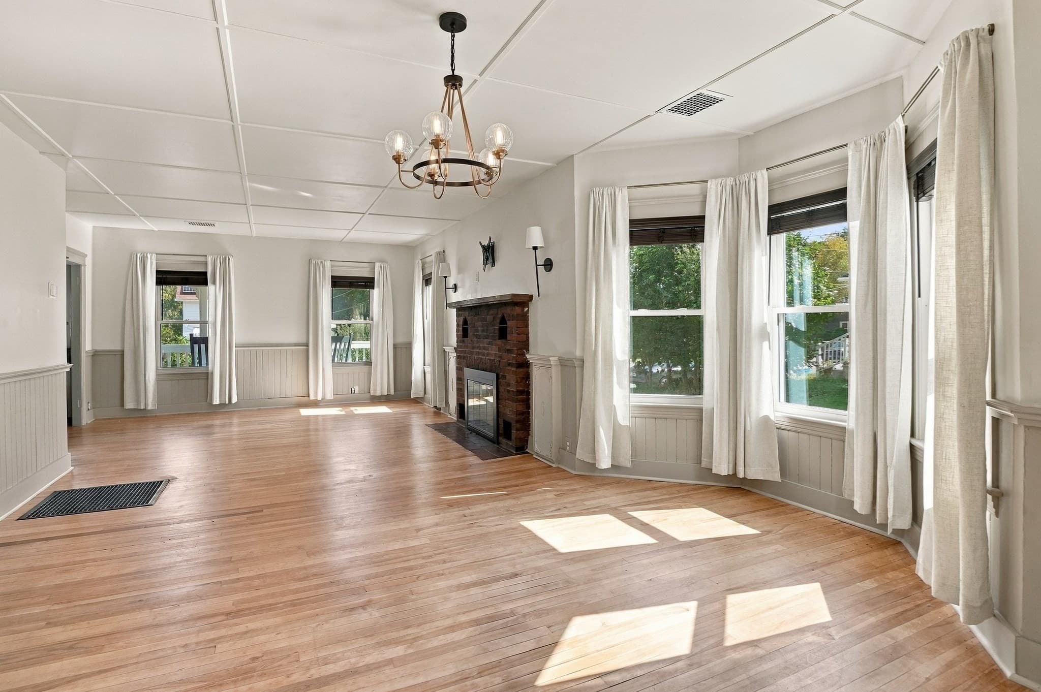Single Family Residence at 8 Agate Avenue, Worcester MA 01604, Worcester, photo 5 of 25