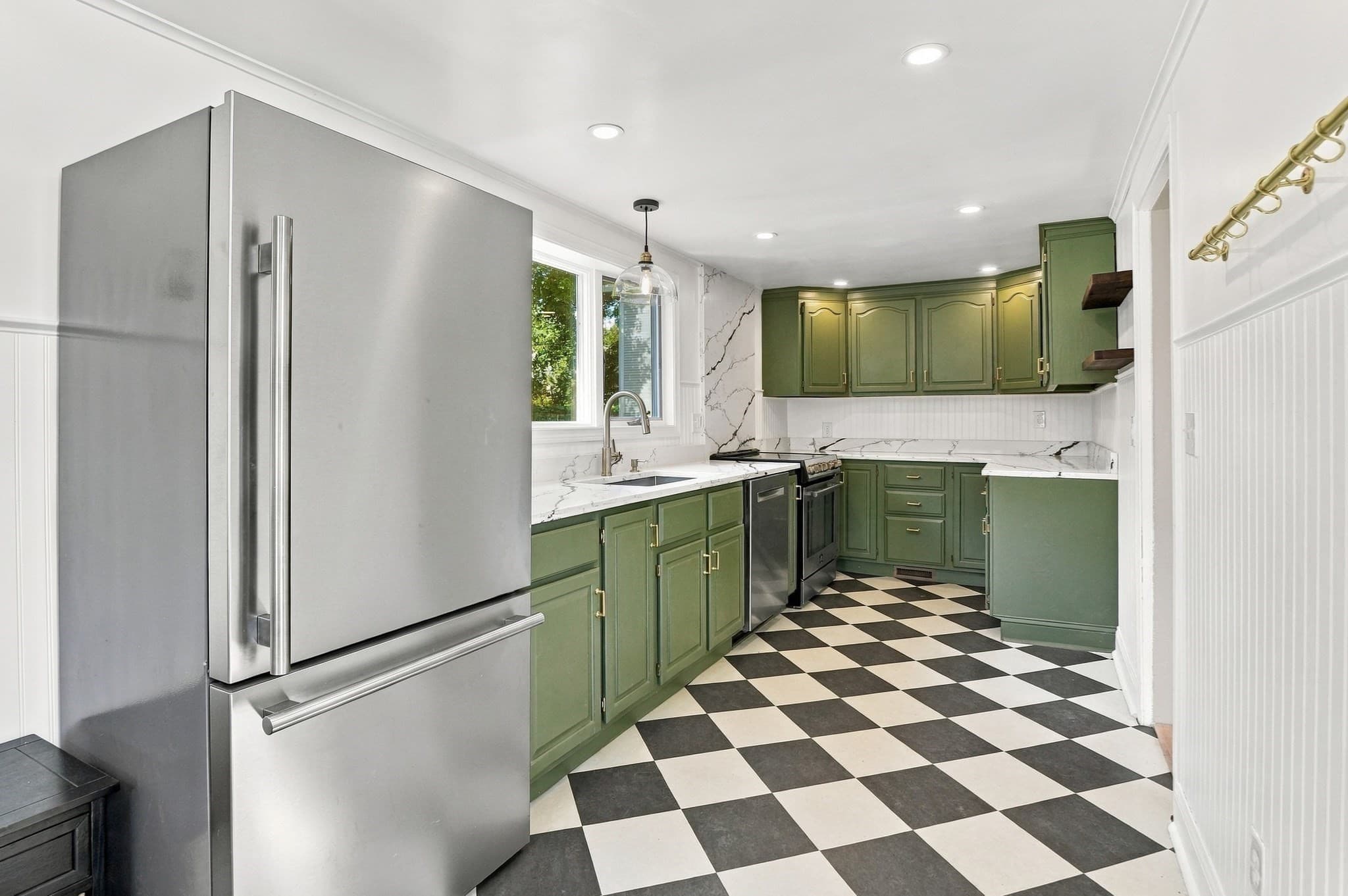 Single Family Residence at 8 Agate Avenue, Worcester MA 01604, Worcester, photo 9 of 25