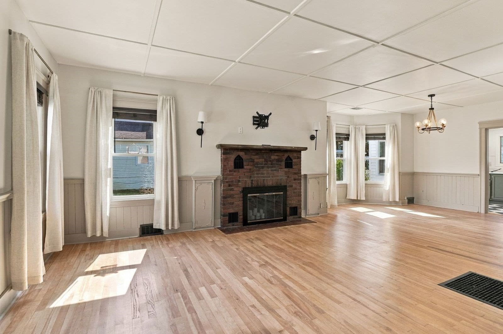 Single Family Residence at 8 Agate Avenue, Worcester MA 01604, Worcester, photo 4 of 25