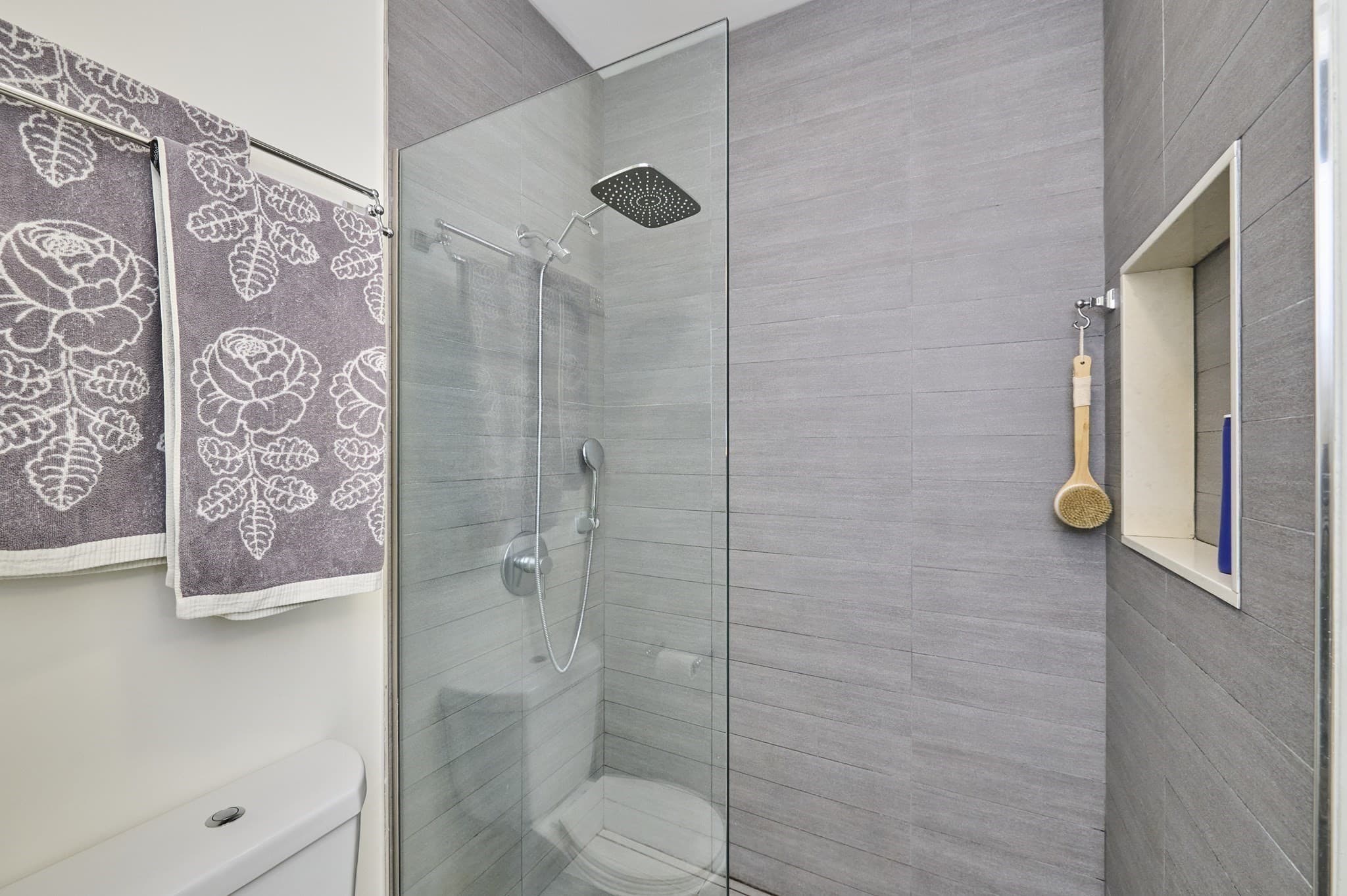 Single Family Residence at 66 Catherine St # 66, Boston MA 02131, Boston, photo 23 of 38