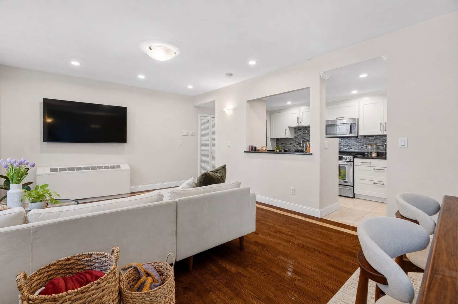 Condominium at 13 Bowdoin St, Boston MA 02114, Boston, photo 3 of 10