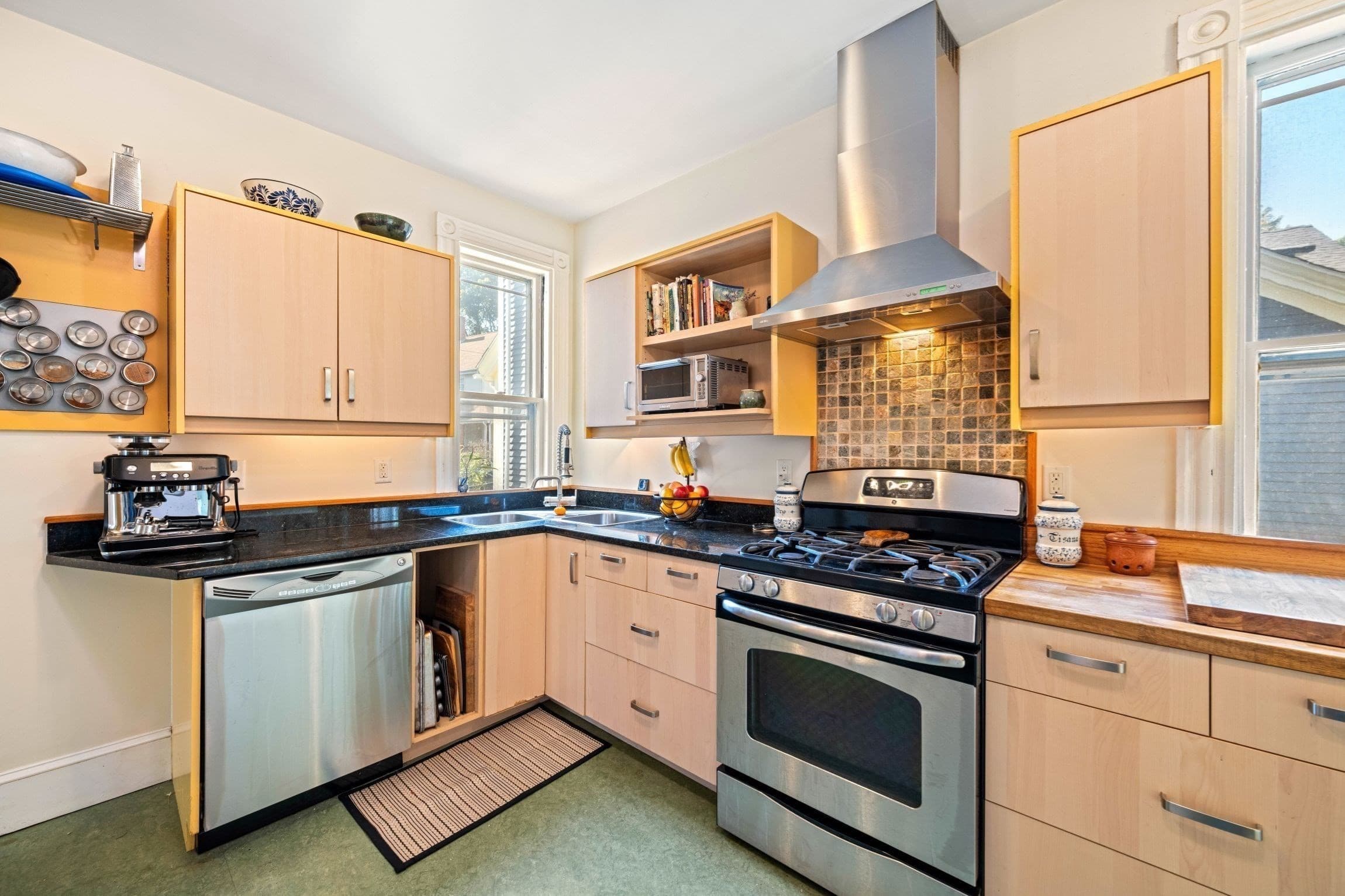 Single Family Residence at 46 Sycamore St, Boston MA 02131, Boston, photo 2 of 39