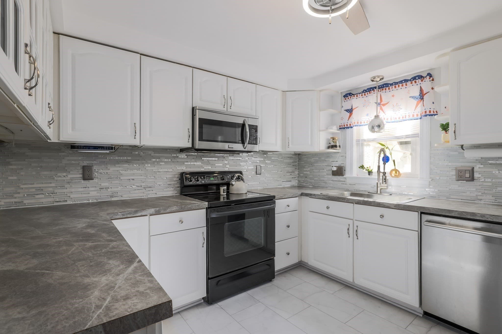 Single Family Residence at 16 Westbrook Rd, Worcester MA 01602, Worcester, photo 7 of 29