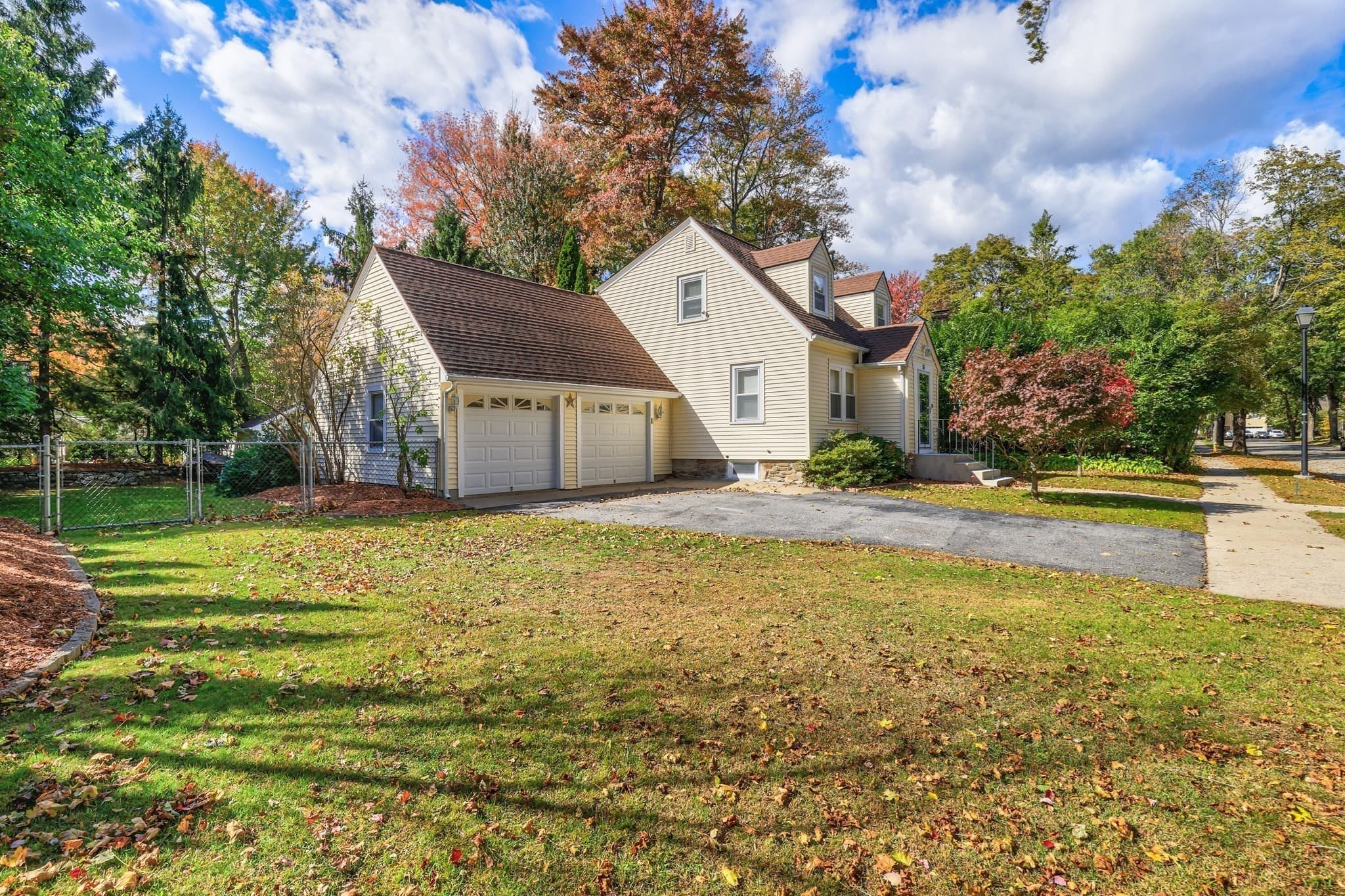 Single Family Residence at 16 Westbrook Rd, Worcester MA 01602, Worcester, photo 3 of 29