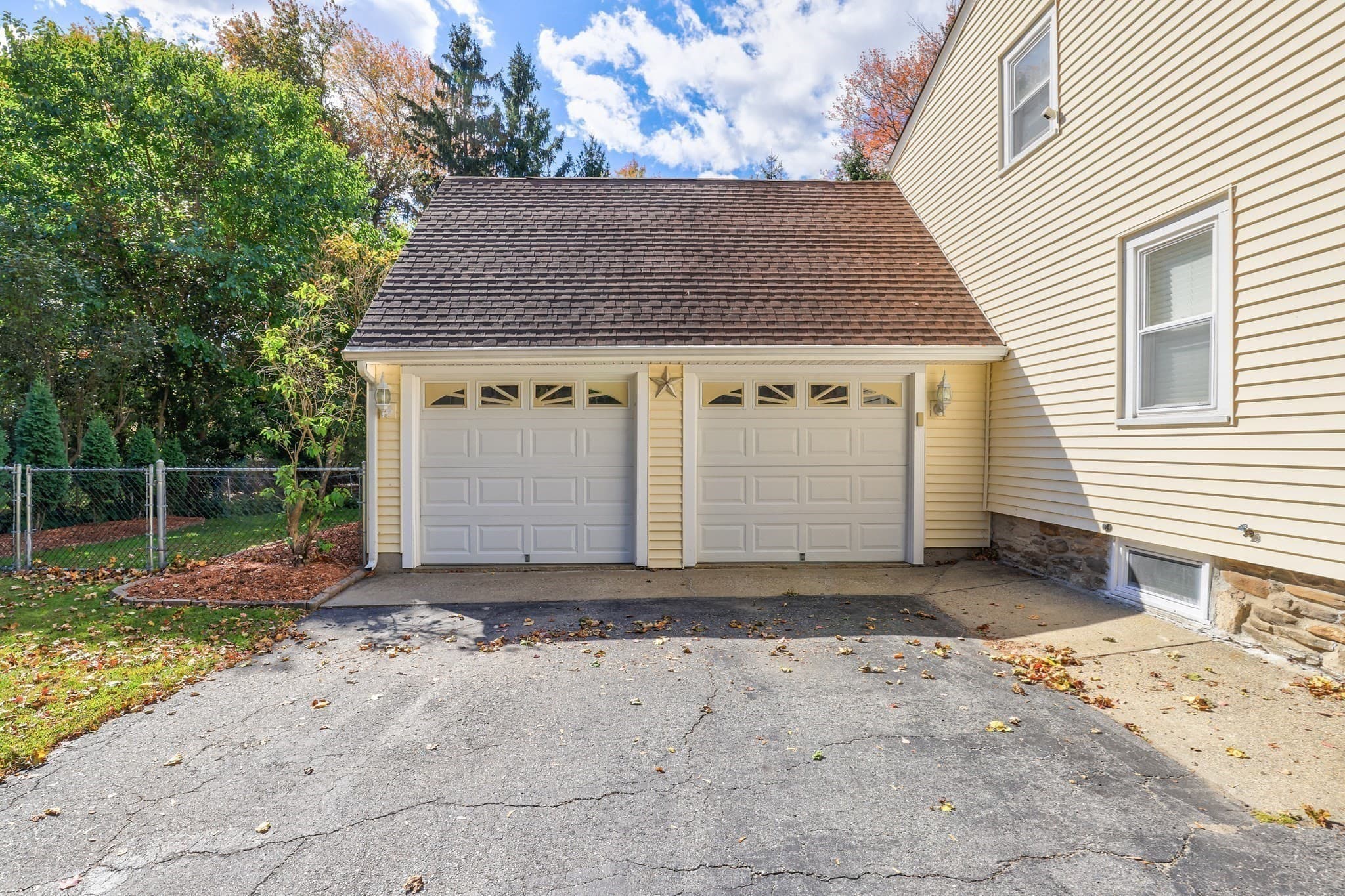 Single Family Residence at 16 Westbrook Rd, Worcester MA 01602, Worcester, photo 4 of 29