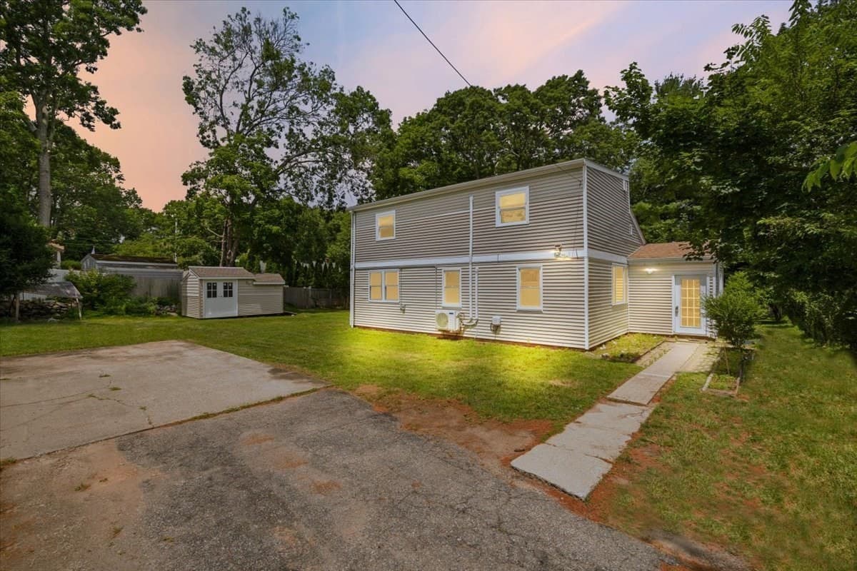1649 Rodman St, Fall River MA 02721