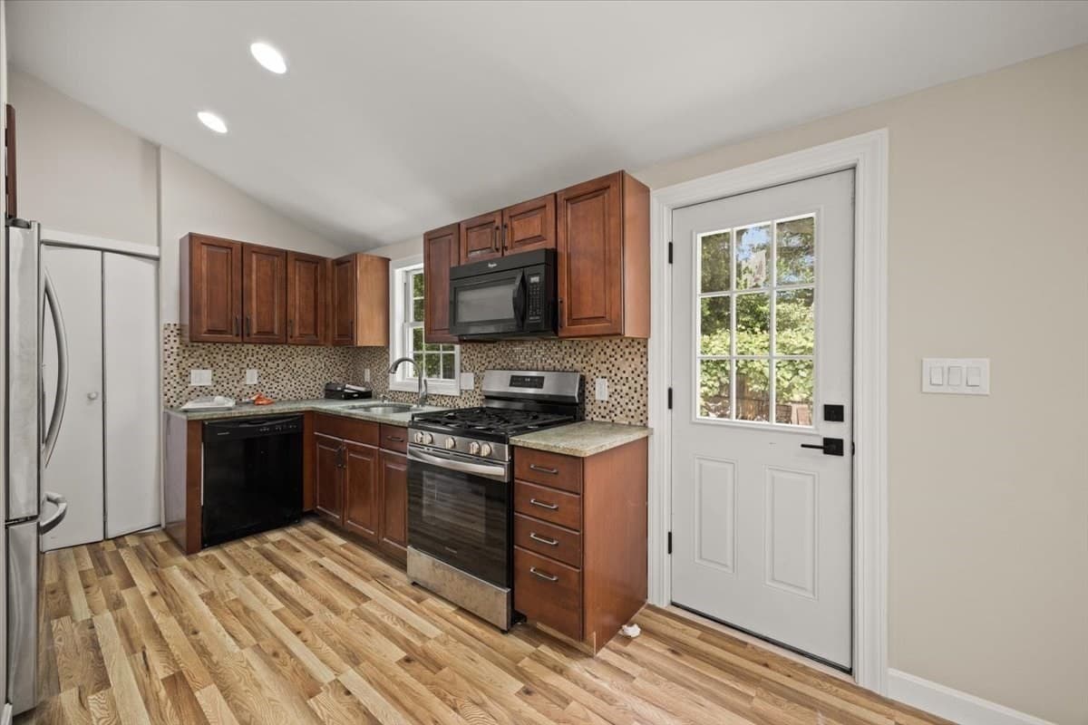 Single Family Residence at 1649 Rodman St, Fall River MA 02721, Fall River, photo 9 of 31