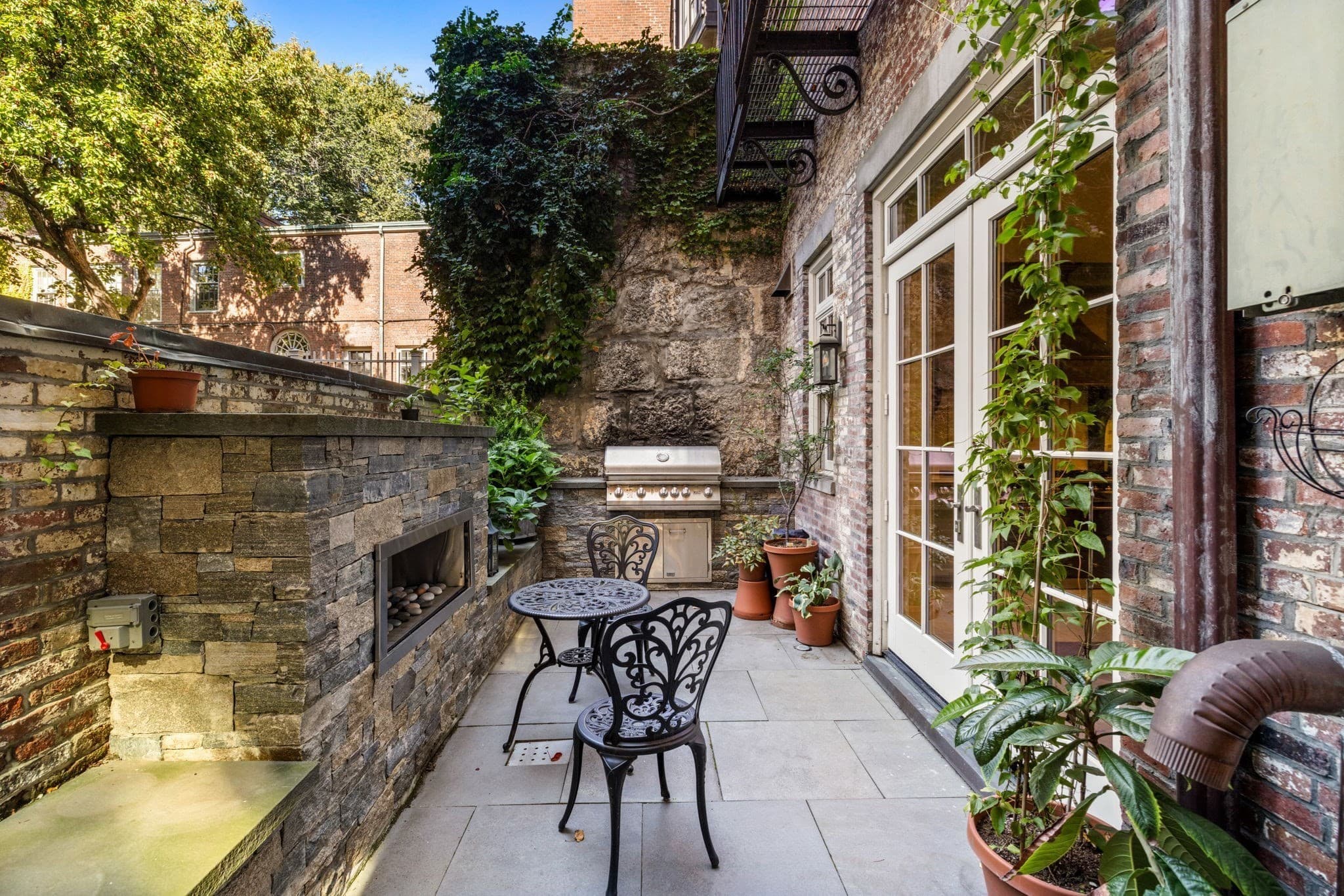 Single Family Residence at 11 Chestnut Street, Boston MA 02108, Boston, photo 15 of 26