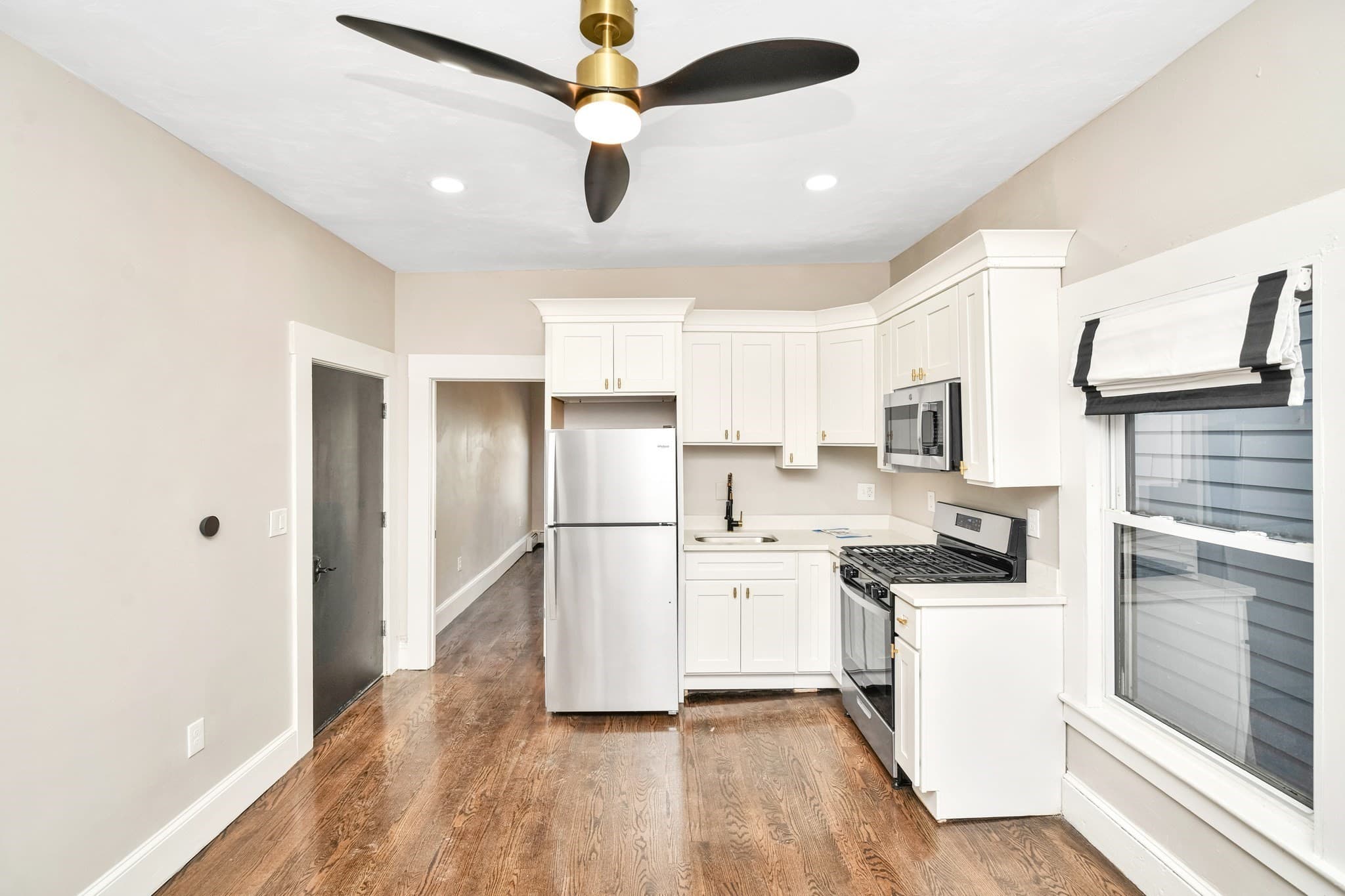 4 Family at 14-16 Carson St, Boston MA 02125, Boston, photo 6 of 20