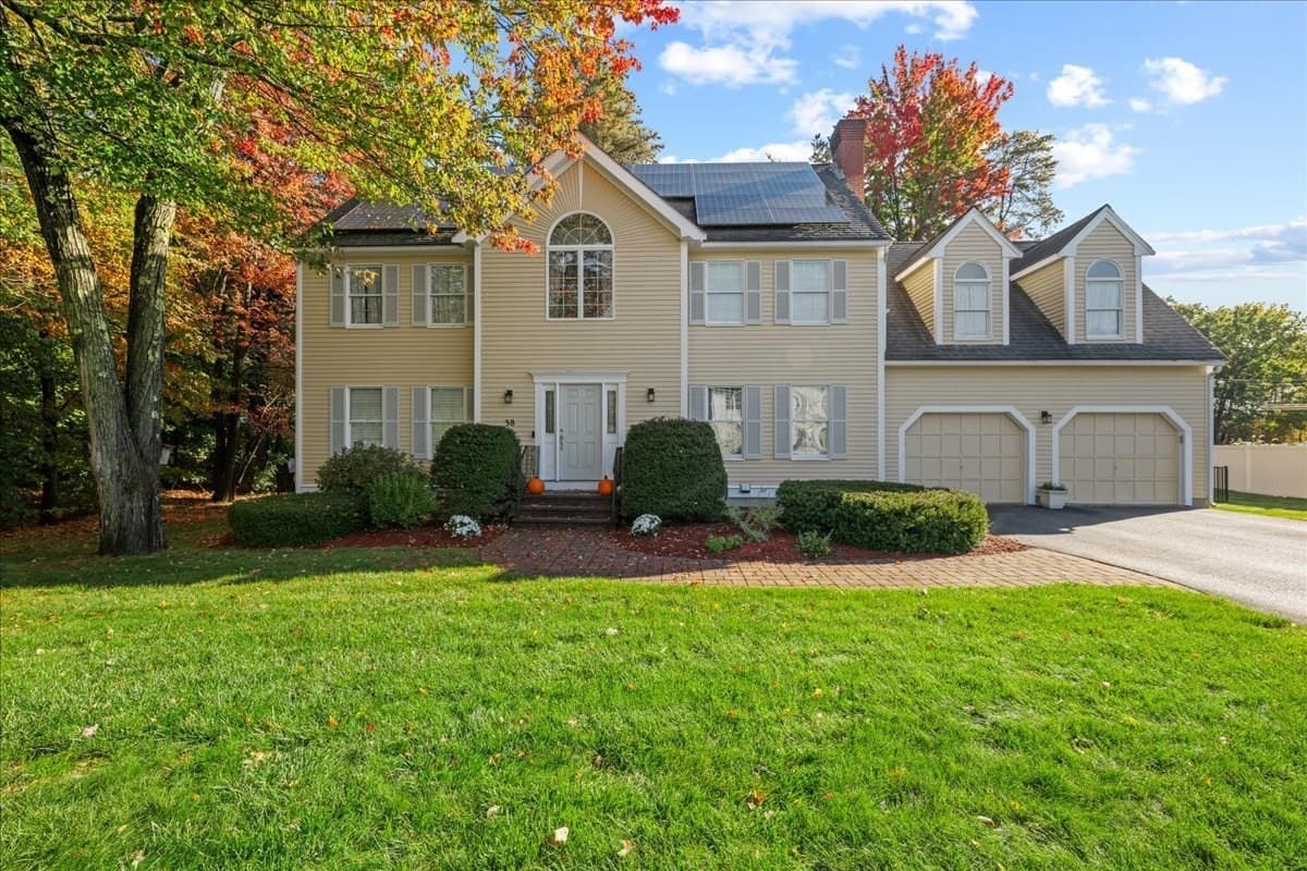 38 Hemlock Dr, Northborough MA 01532