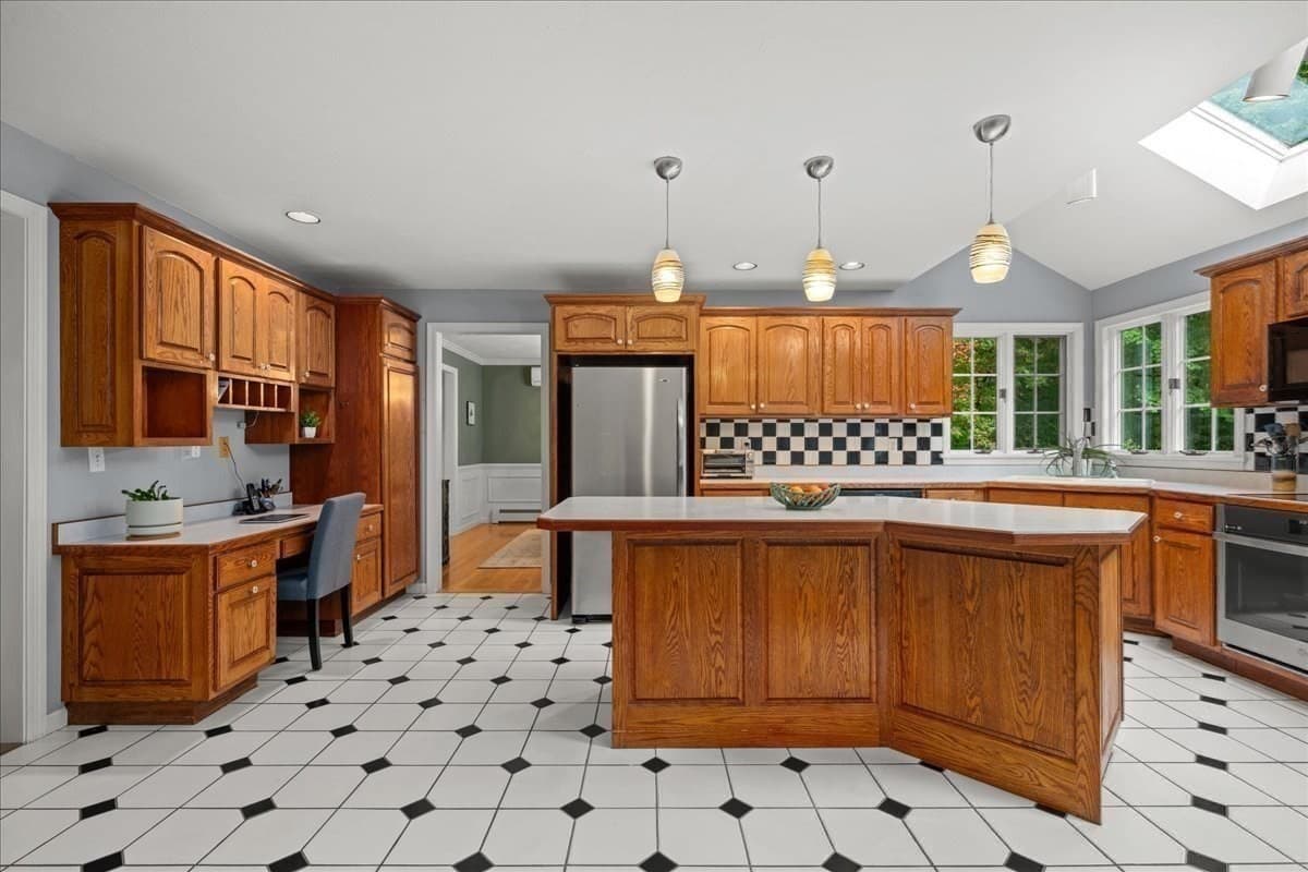 Single Family Residence at 38 Hemlock Dr, Northborough MA 01532, Northborough, photo 10 of 38