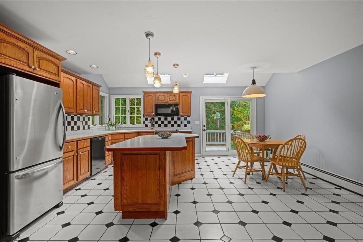 Single Family Residence at 38 Hemlock Dr, Northborough MA 01532, Northborough, photo 11 of 38