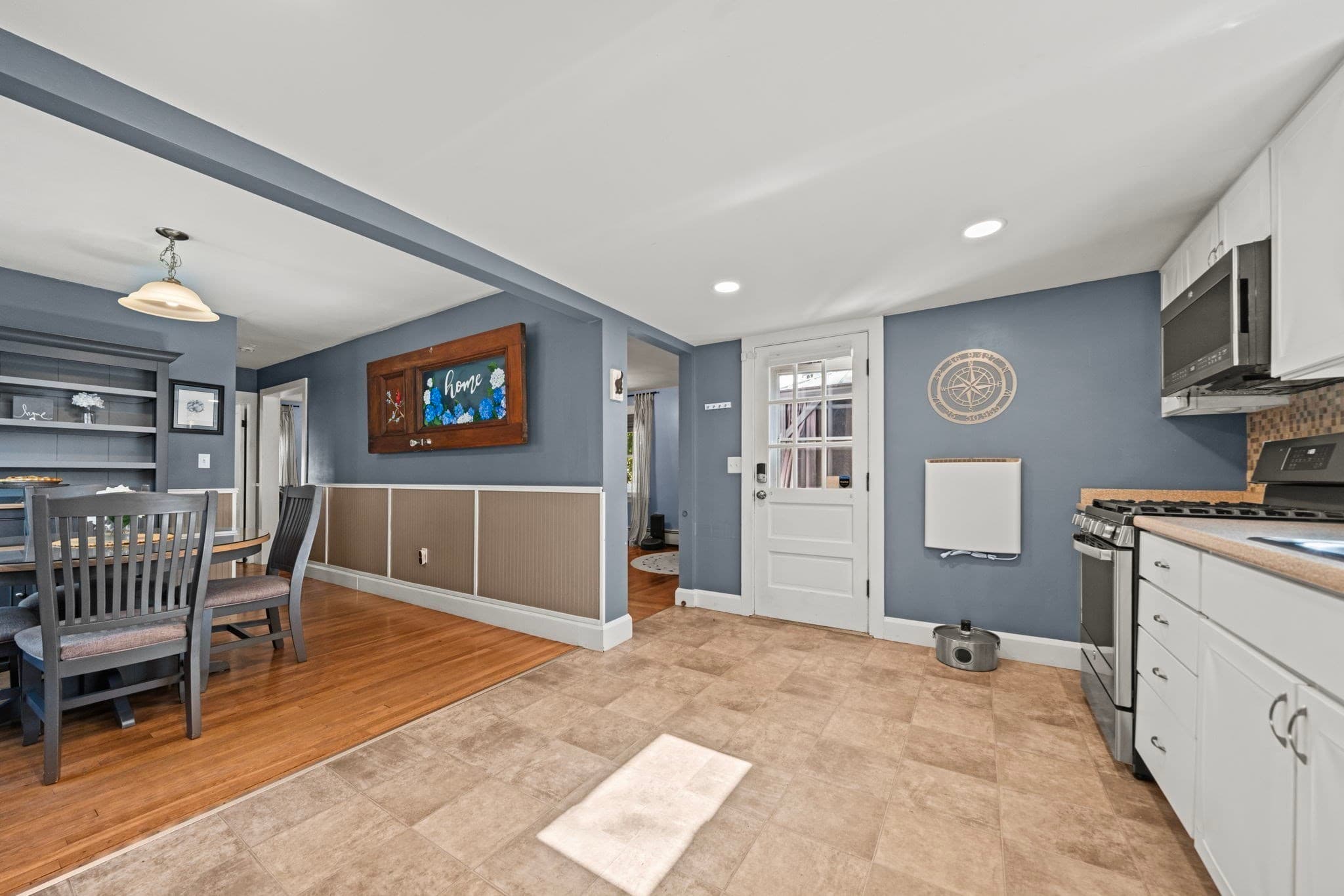 Single Family Residence at 4 Hayward Pl, Hudson NH 03051, Hudson, photo 9 of 42
