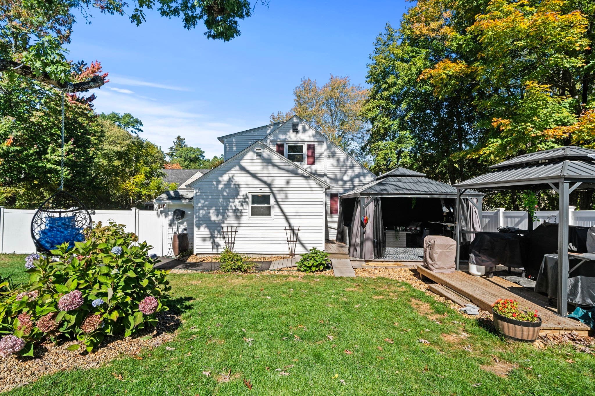 Single Family Residence at 4 Hayward Pl, Hudson NH 03051, Hudson, photo 4 of 42