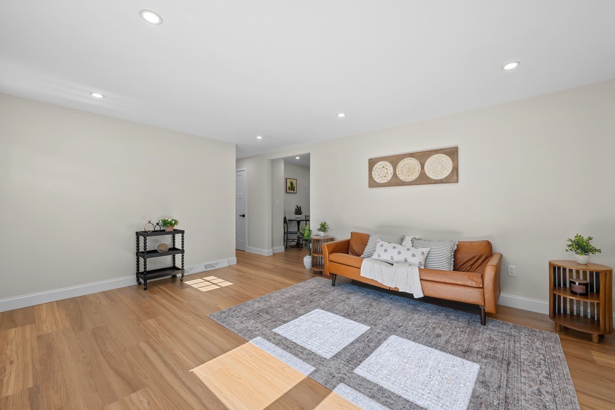 Single Family Residence at 11 Timrod Dr, Worcester MA 01603, Worcester, photo 2 of 32