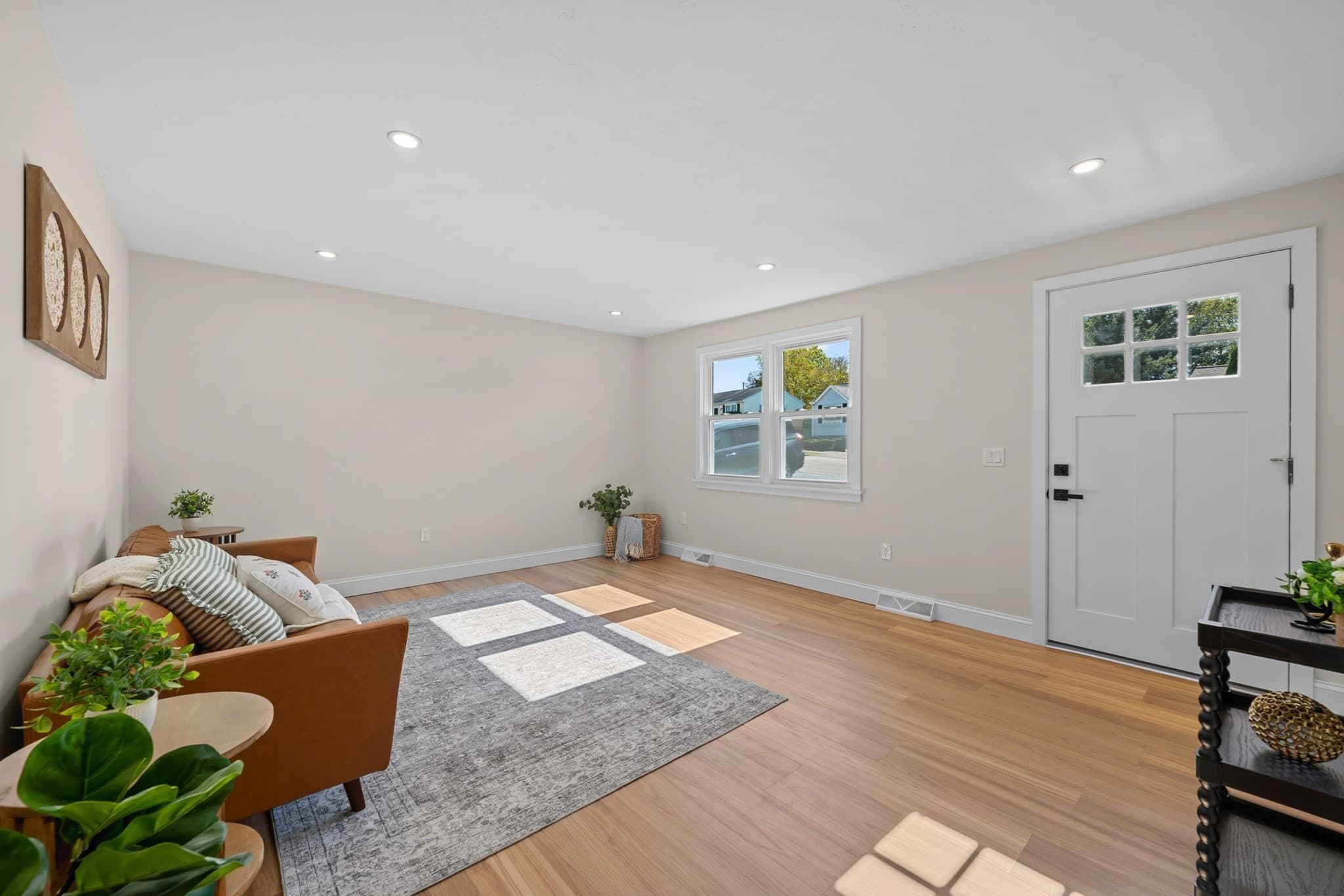 Single Family Residence at 11 Timrod Dr, Worcester MA 01603, Worcester, photo 3 of 32