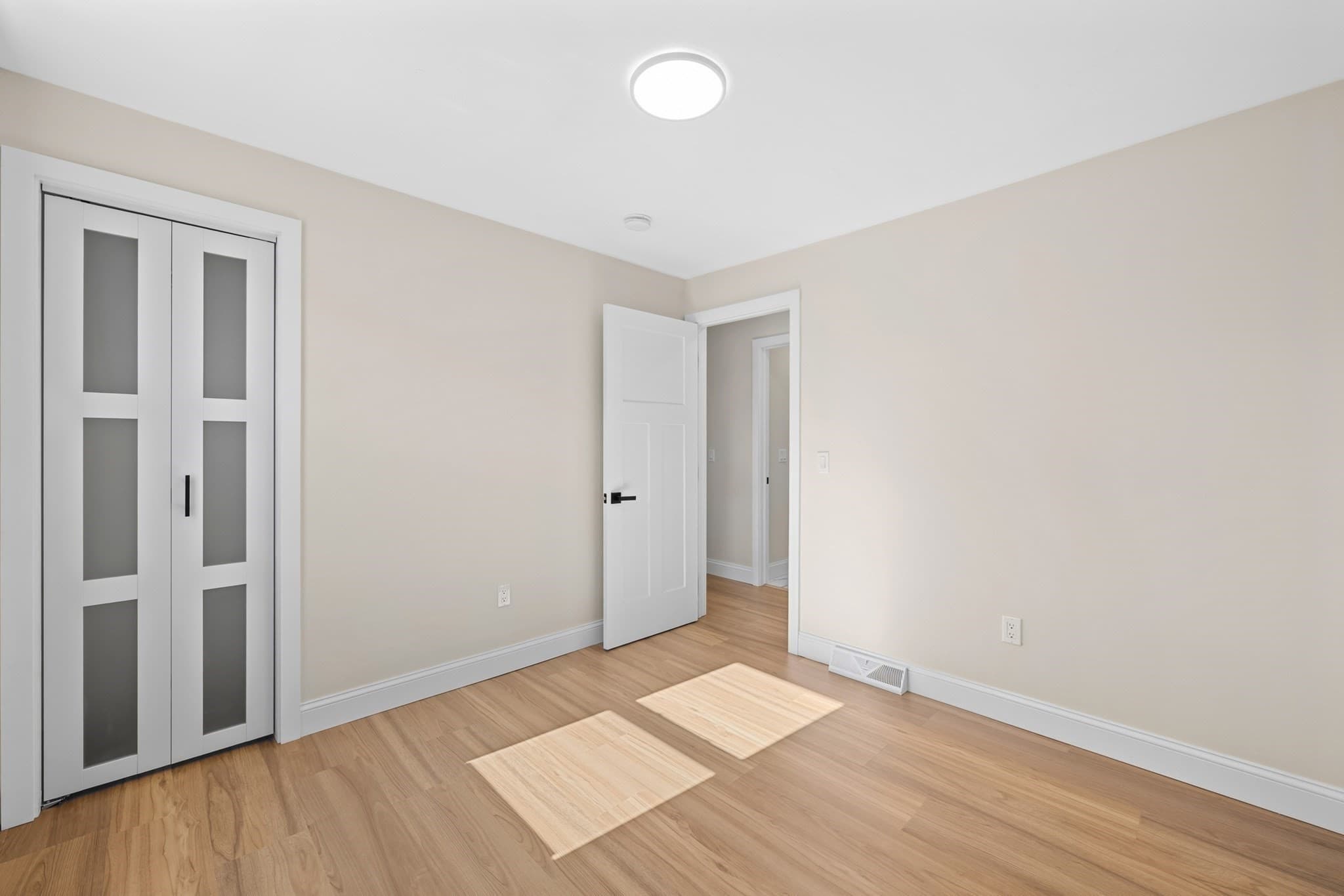 Single Family Residence at 11 Timrod Dr, Worcester MA 01603, Worcester, photo 18 of 32