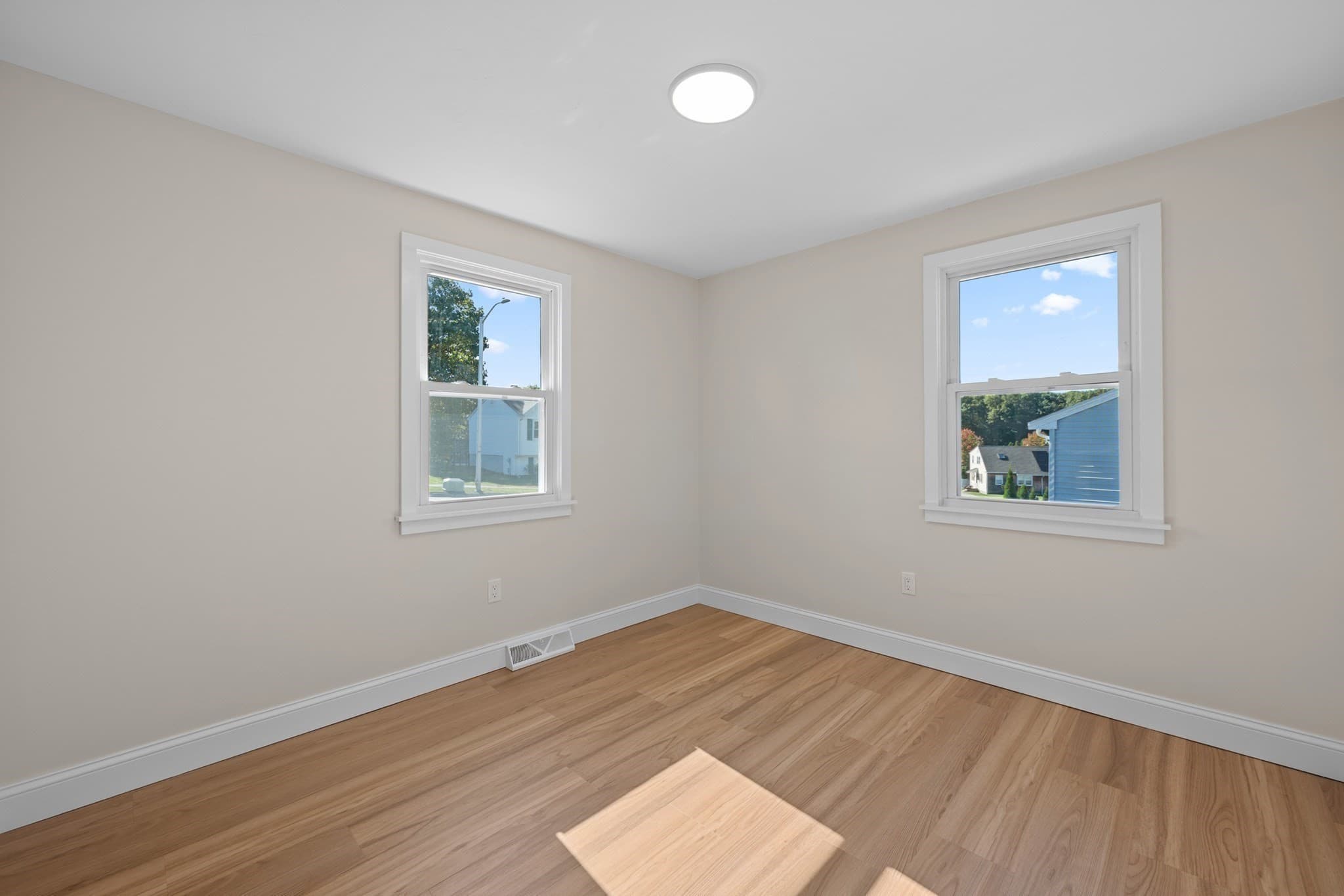 Single Family Residence at 11 Timrod Dr, Worcester MA 01603, Worcester, photo 15 of 32