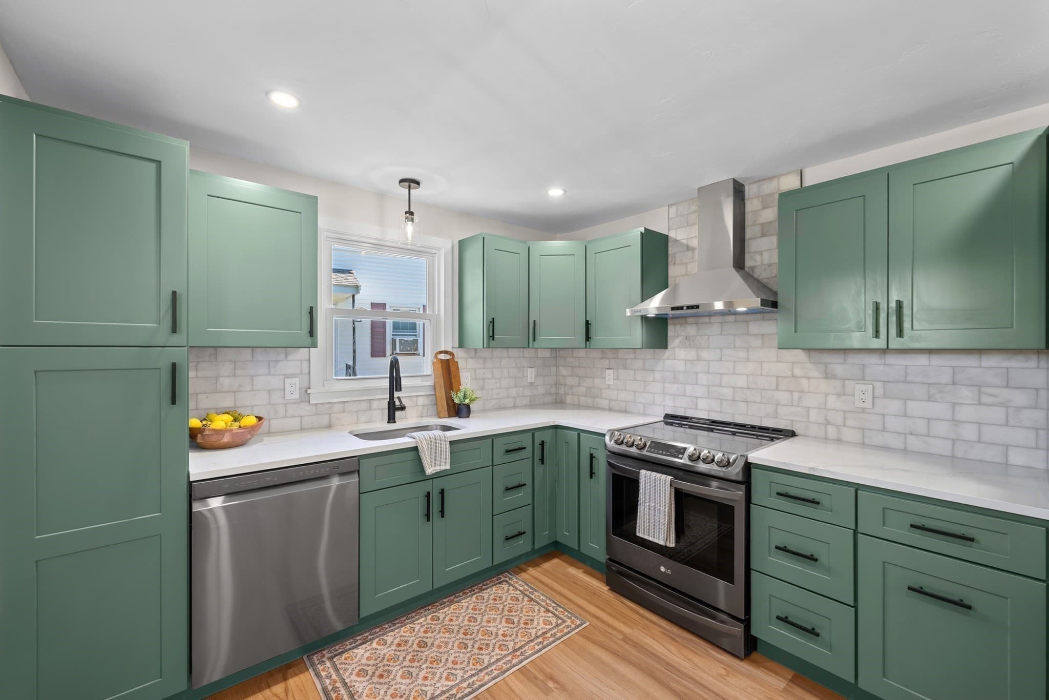 Single Family Residence at 11 Timrod Dr, Worcester MA 01603, Worcester, photo 4 of 32