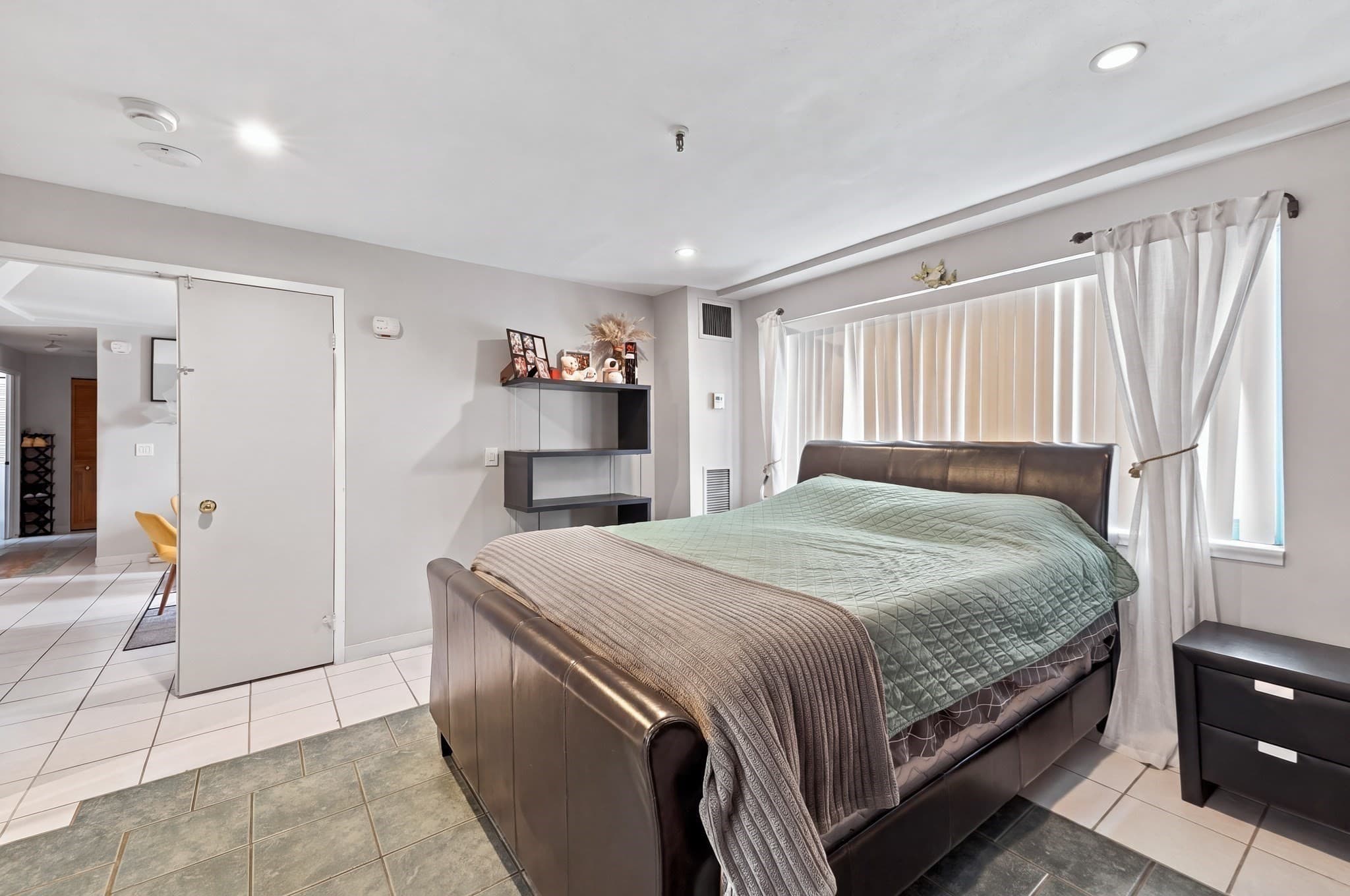 Condominium at 382 Ocean Ave # 308, Revere MA 02151, Revere, photo 16 of 31