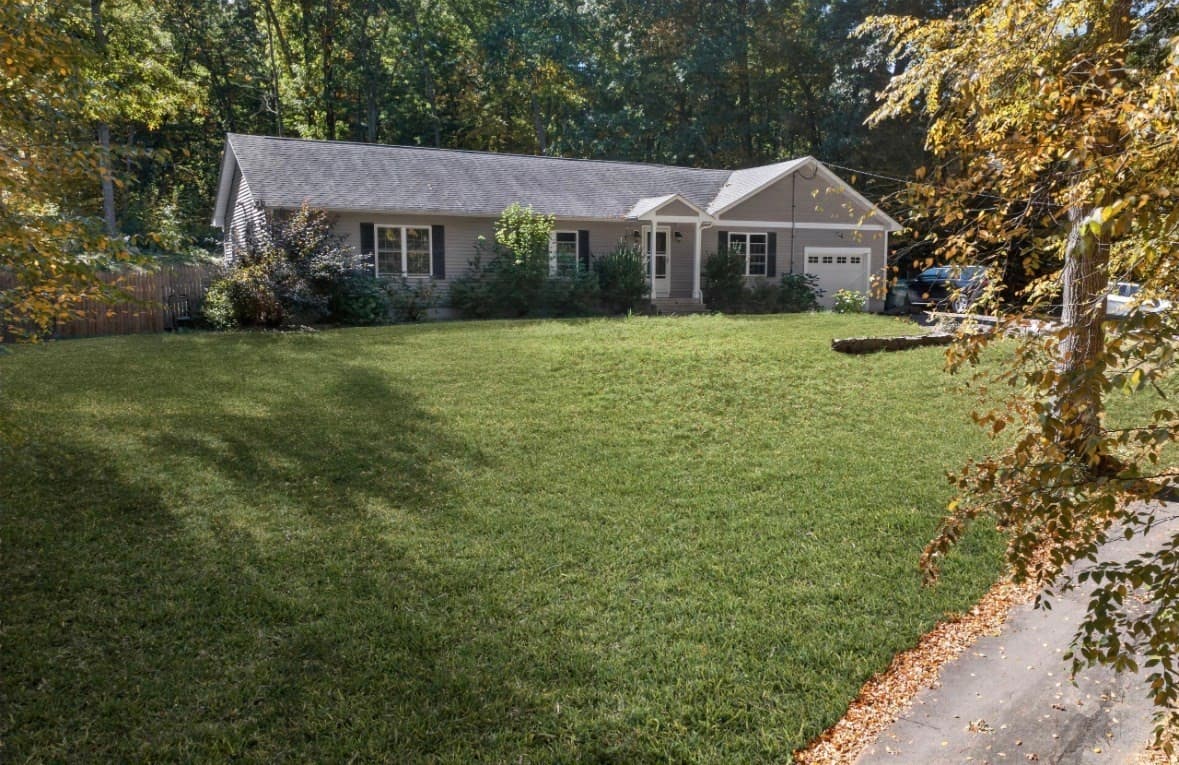 100 Sprague St, Northbridge MA 01534