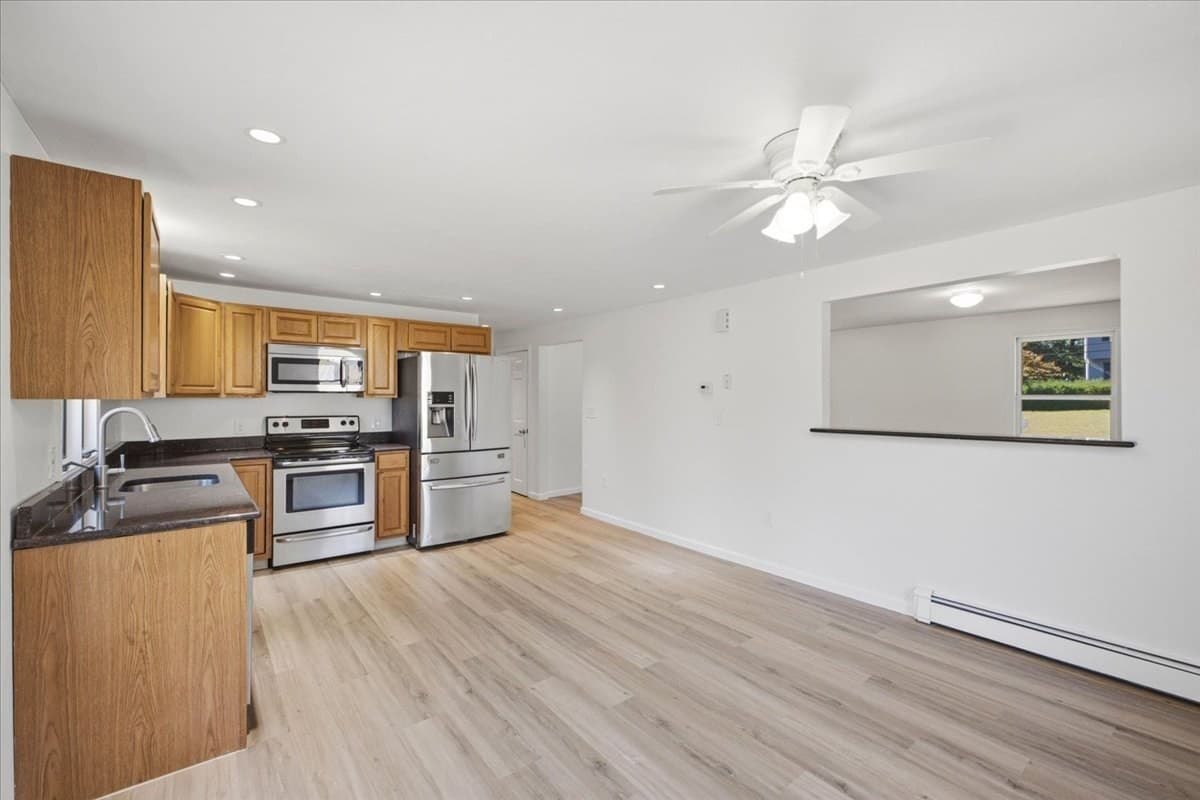 Condominium at 17 Flagstone Pl # 17, Bridgewater MA 02324, Bridgewater, photo 11 of 42