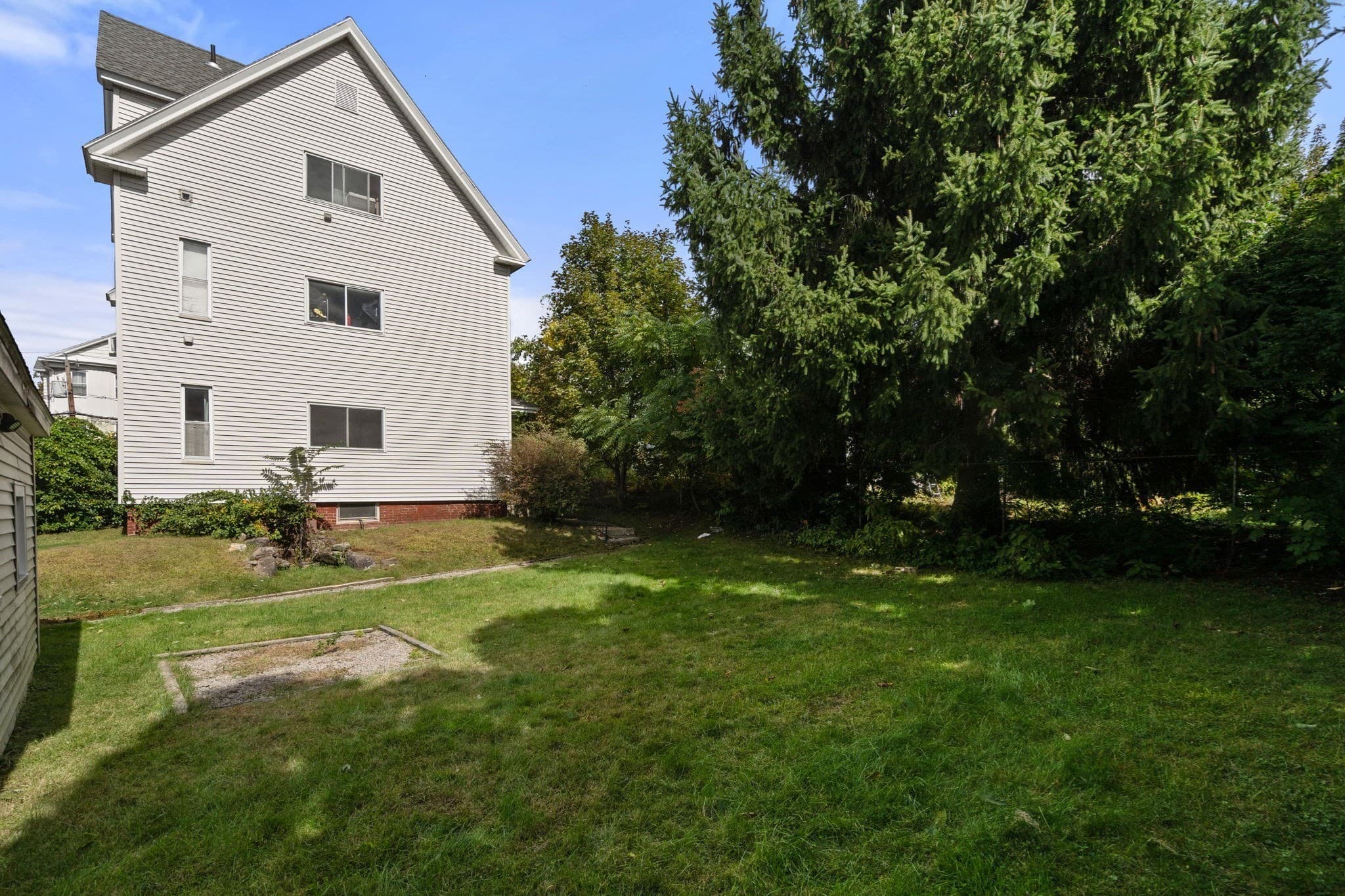 3 Family at 12 Greendale Ave, Worcester MA 01606, Worcester, photo 32 of 40
