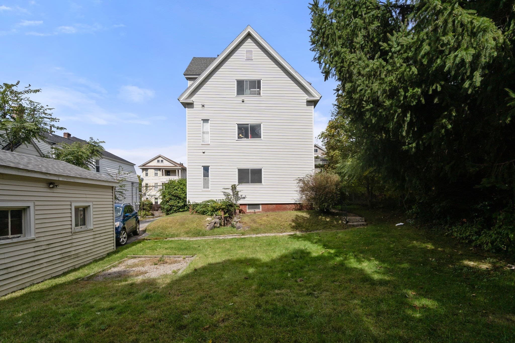 3 Family at 12 Greendale Ave, Worcester MA 01606, Worcester, photo 31 of 40