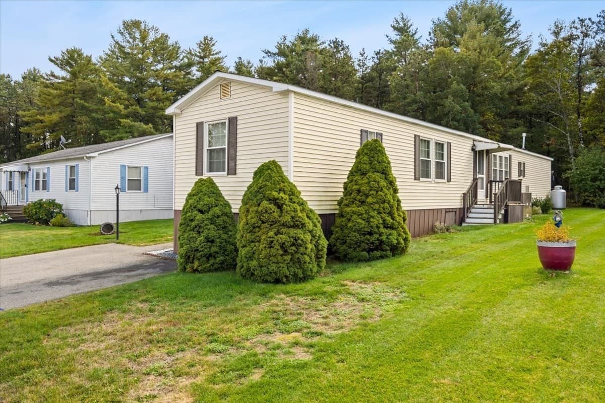 Mobile Home at 8 Narranganset Drive, Plymouth MA 02360, Plymouth, photo 3 of 35