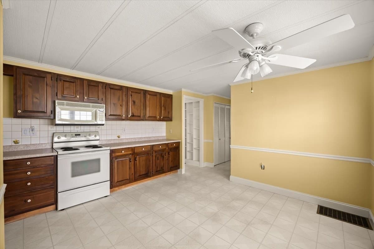 Mobile Home at 8 Narranganset Drive, Plymouth MA 02360, Plymouth, photo 18 of 35