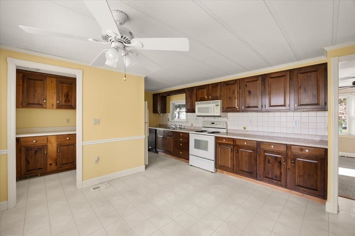 Mobile Home at 8 Narranganset Drive, Plymouth MA 02360, Plymouth, photo 19 of 35