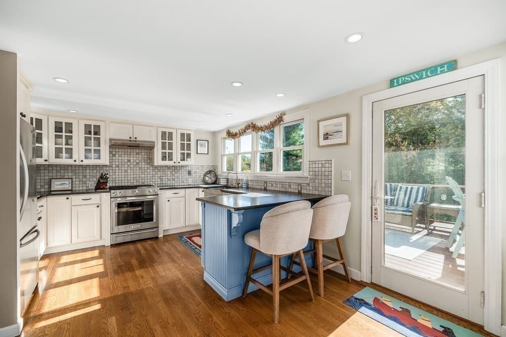 Single Family Residence at 1 Beachview Ln, Ipswich MA 01938, Ipswich, photo 9 of 41