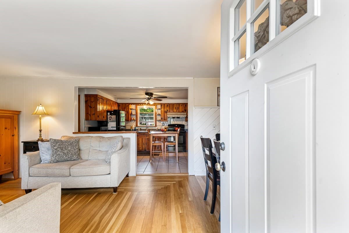 Single Family Residence at 1096 Taunton Ave, Seekonk MA 02771, Seekonk, photo 2 of 32