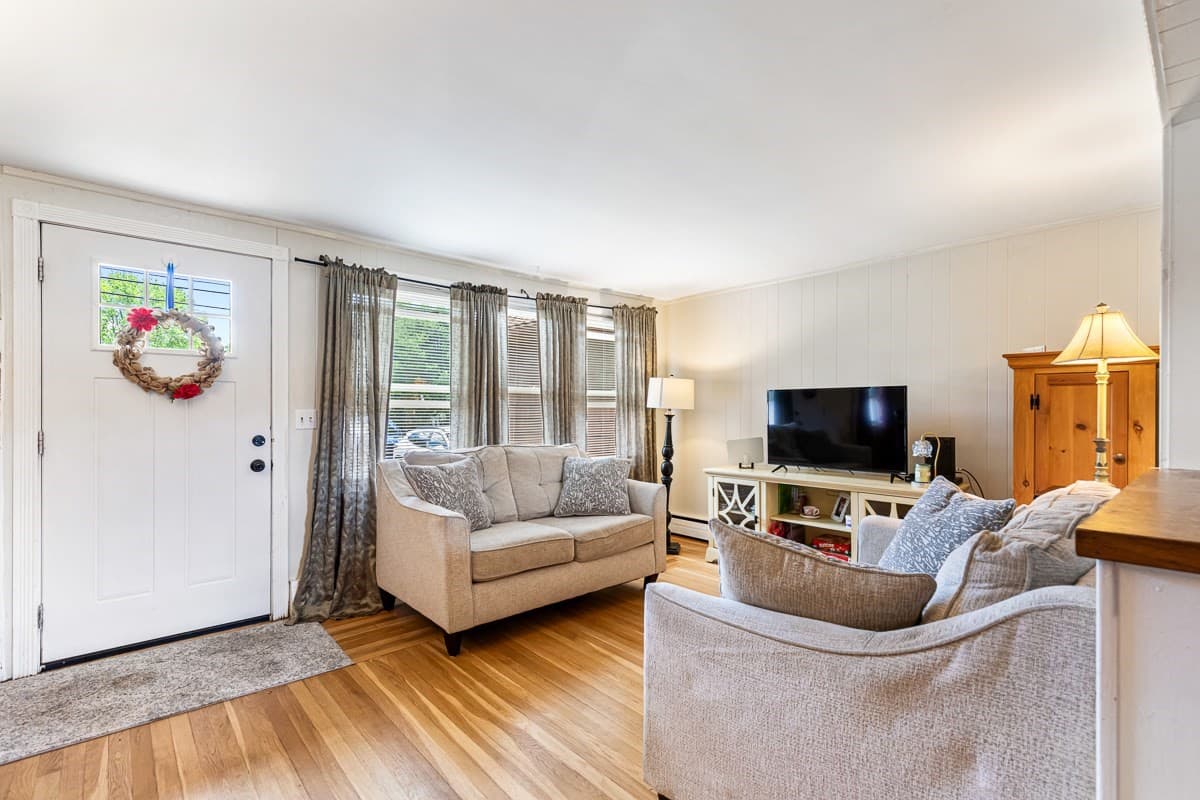 Single Family Residence at 1096 Taunton Ave, Seekonk MA 02771, Seekonk, photo 4 of 32