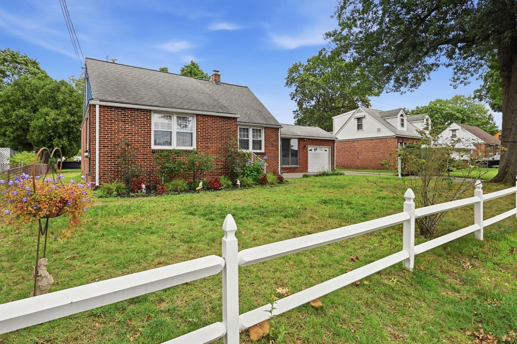 Single Family Residence at 144 Beauregard Terrace, Chicopee MA 01020, Chicopee, photo 6 of 38