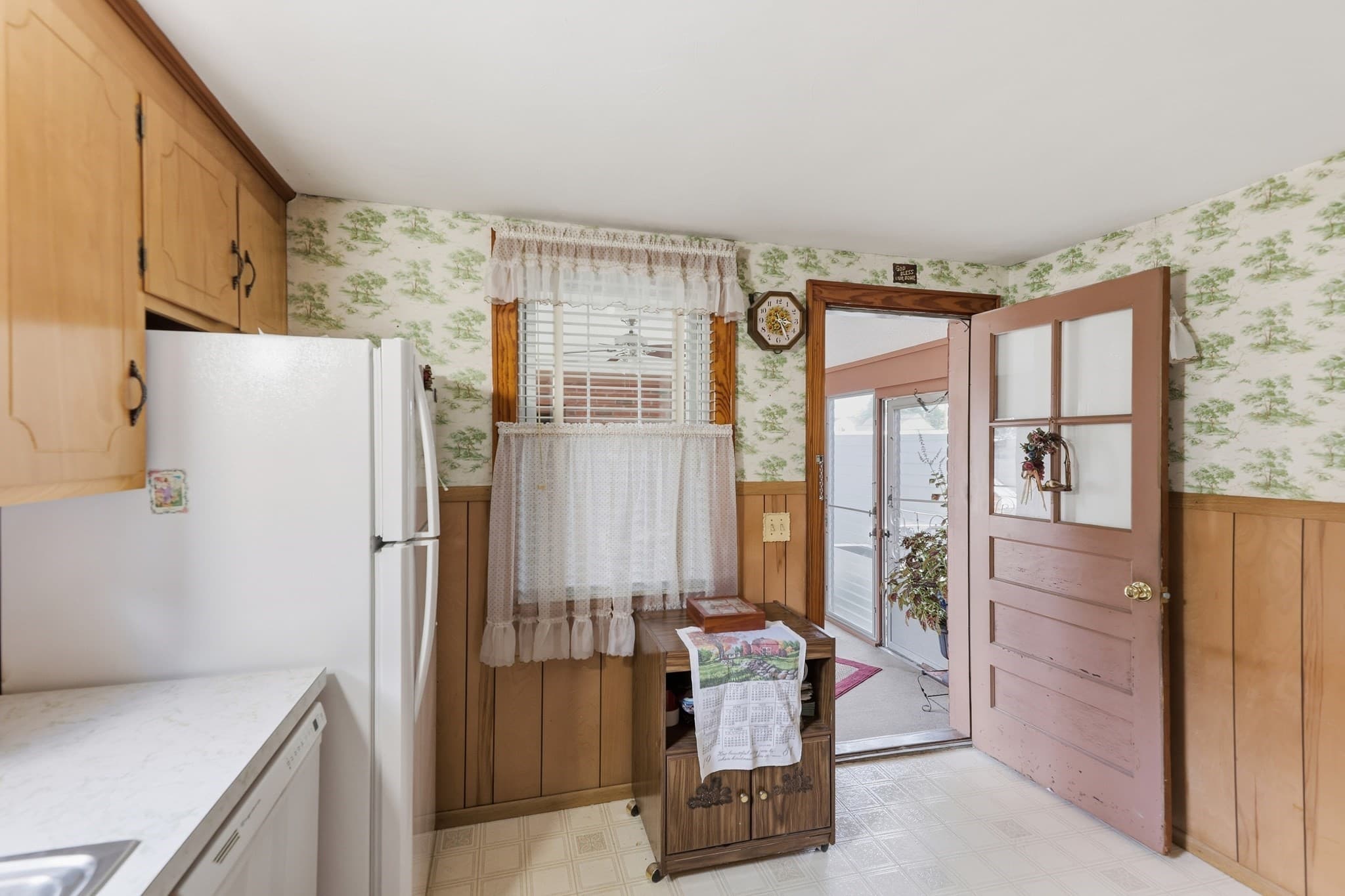 Single Family Residence at 144 Beauregard Terrace, Chicopee MA 01020, Chicopee, photo 12 of 38