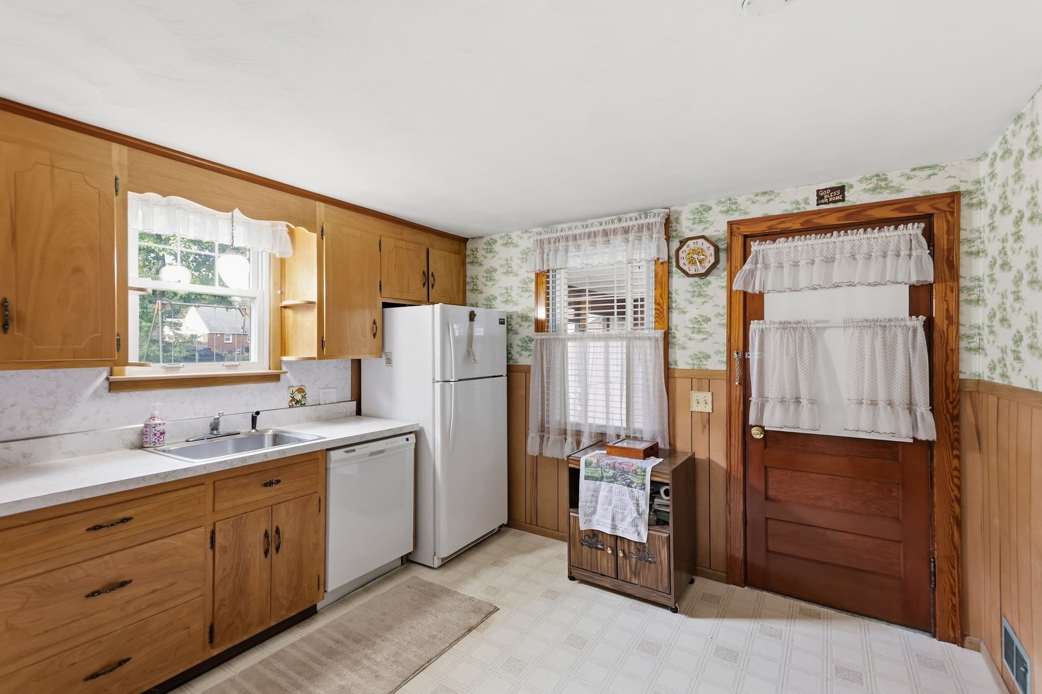 Single Family Residence at 144 Beauregard Terrace, Chicopee MA 01020, Chicopee, photo 14 of 38