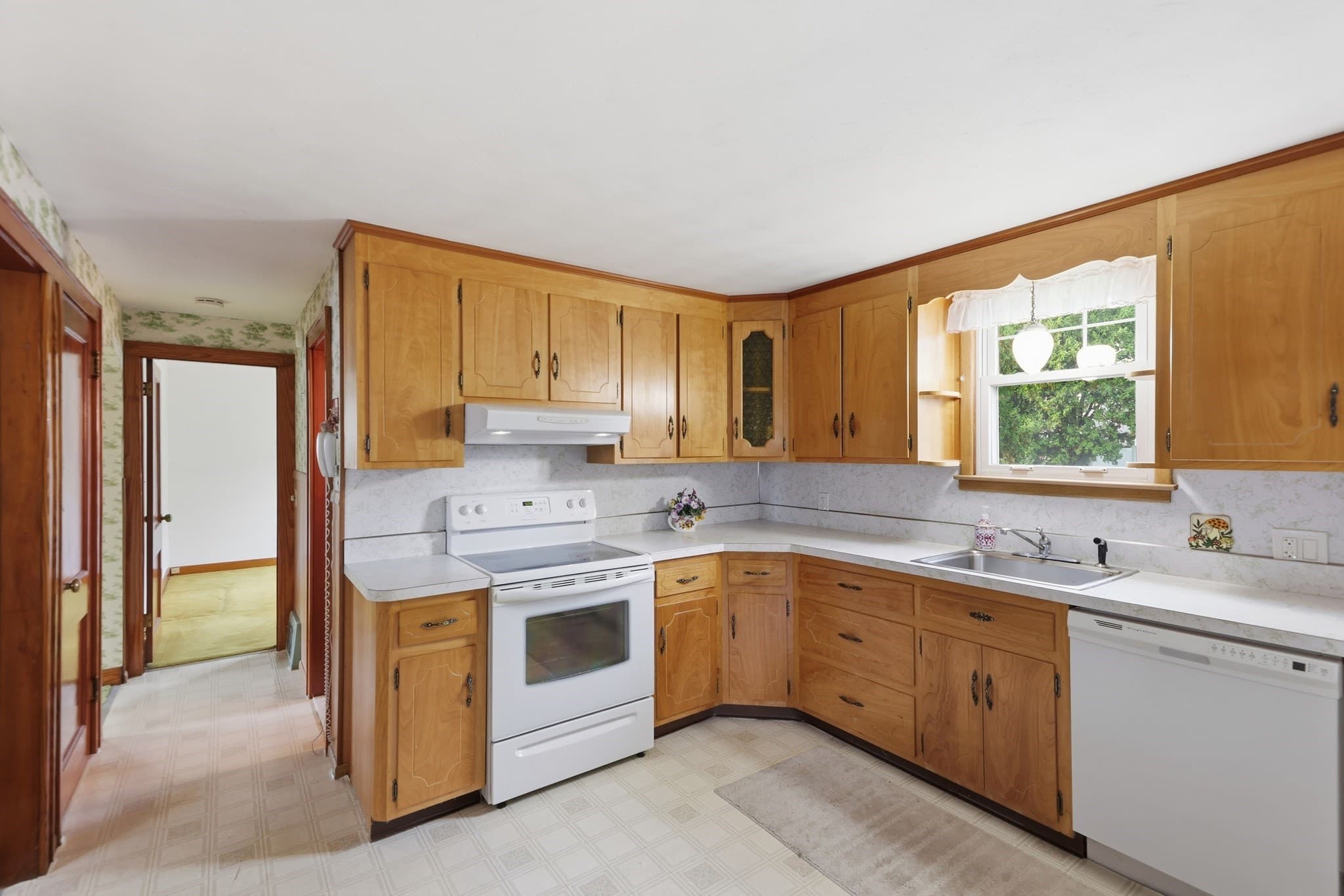 Single Family Residence at 144 Beauregard Terrace, Chicopee MA 01020, Chicopee, photo 11 of 38