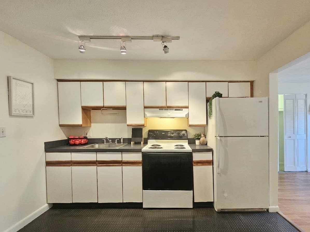 Condominium at 10 Roberts St # 22, Somerville MA 02145, Somerville, photo 9 of 21
