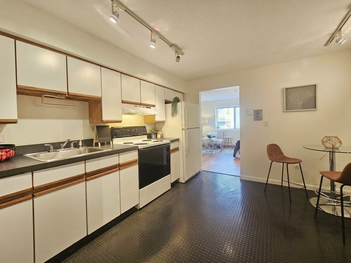 Condominium at 10 Roberts St # 22, Somerville MA 02145, Somerville, photo 8 of 21