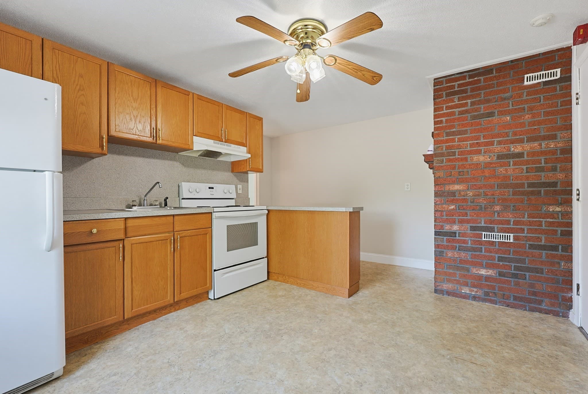 Condominium at 15 Frank Street # 1, Dracut MA 01826, Dracut, photo 4 of 17